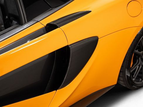 Used 2018 McLaren 570S Spider image 19