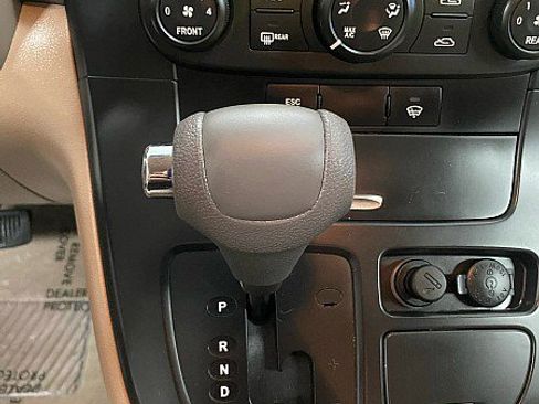 Used 2010 Kia Sedona LX image 22