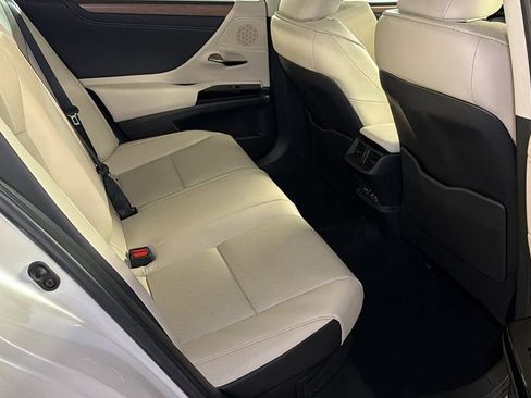 Certified 2025 Lexus ES 300h w/ Premium Package image 13