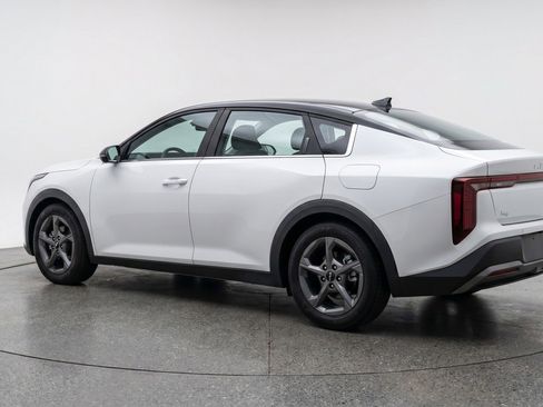 Used 2025 Kia K4 LXS image 6