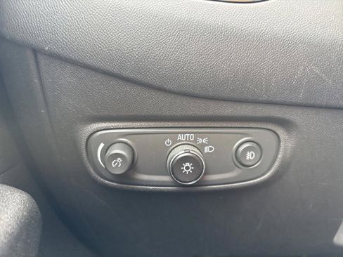 Used 2020 Chevrolet Equinox Premier image 22