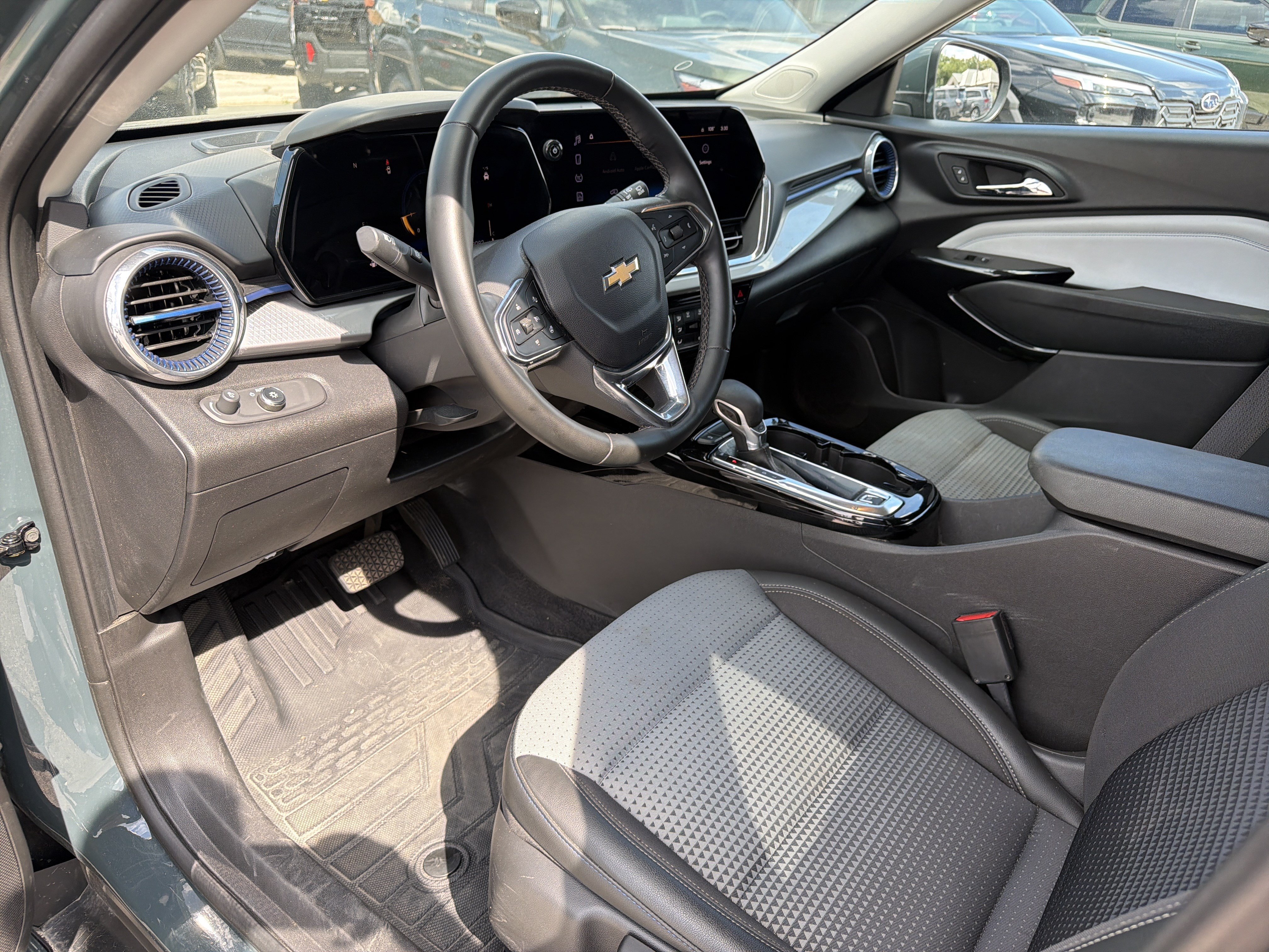 Used 2025 Chevrolet Trax LT w/ Driver Confidence Package FWD image 24
