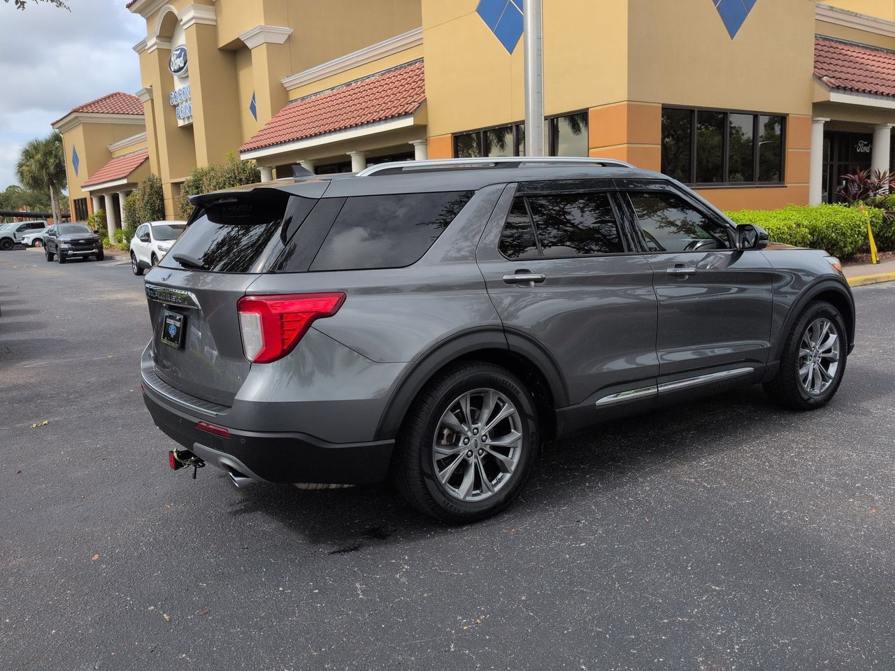 Used 2021 Ford Explorer Limited w/ Equipment Group 301A RWD image 4