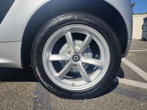 Used 2015 smart fortwo passion RWD image 12