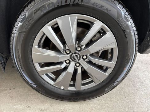 Used 2025 Nissan Pathfinder SV image 32