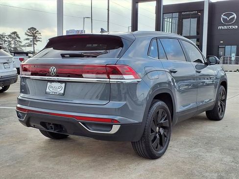 Used 2024 Volkswagen Atlas Cross Sport SE image 2