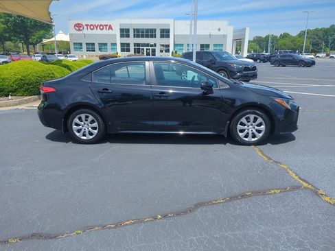 Used 2025 Toyota Corolla LE FWD image 4