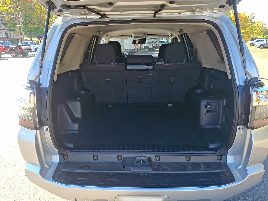 Used 2022 Toyota 4Runner SR5 AWD/4WD image 29