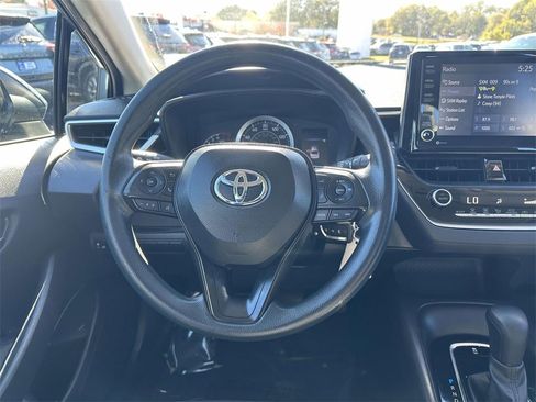 Used 2022 Toyota Corolla LE image 11