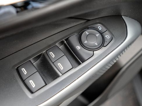 Used 2026 Chevrolet Trax LS w/ LS Convenience Package FWD image 19
