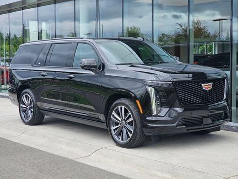 Certified 2026 Cadillac Escalade ESV Sport w/ Touring Package AWD/4WD image 7