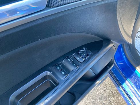 Used 2017 Ford Fusion SE w/ Fusion SE Technology Package image 16