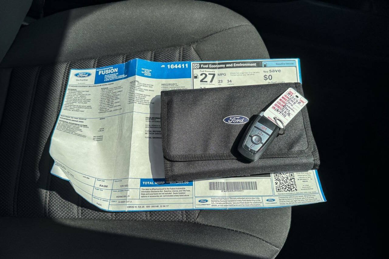 Used 2018 Ford Fusion SE w/ Fusion SE Technology Package FWD image 32