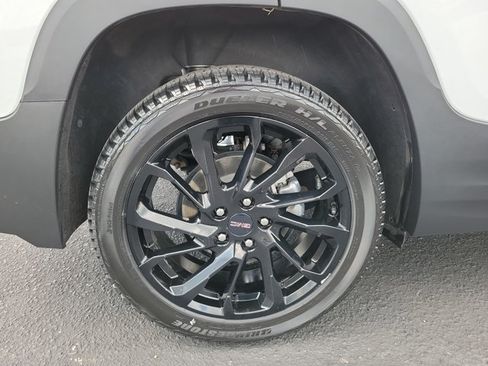 Used 2023 GMC Terrain SLE w/ Elevation Edition FWD image 8