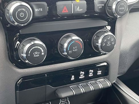 New 2026 RAM 1500 Express AWD/4WD image 10