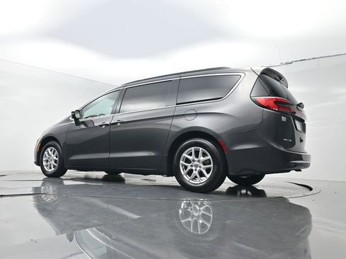 Used 2022 Chrysler Pacifica Touring-L FWD image 24
