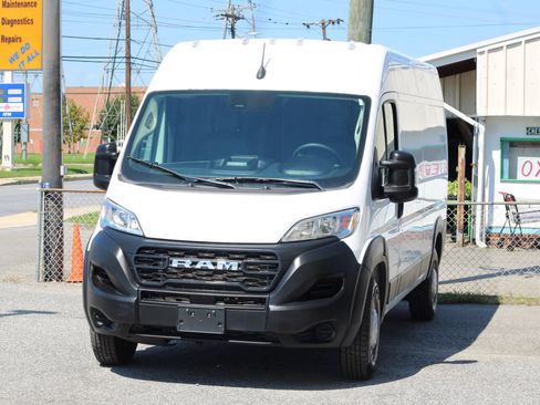 Used 2023 RAM ProMaster 2500 FWD image 3