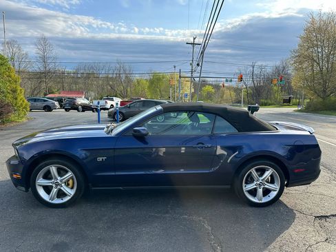 Used 2010 Ford Mustang GT RWD image 13