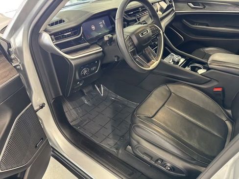 Used 2023 Jeep Grand Cherokee 4WD 4xe w/ Luxury Tech Group II image 15