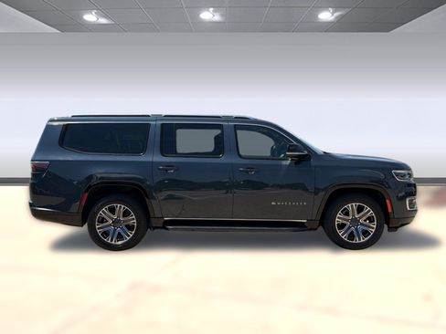 Used 2024 Jeep Wagoneer L Series II w/ Flexible Seating Group RWD image 8