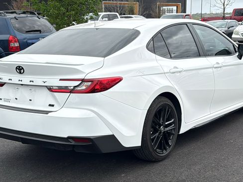 Used 2025 Toyota Camry SE w/ Convenience Package image 5