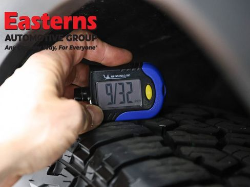 Used 2025 Jeep Compass Trailhawk AWD/4WD image 28