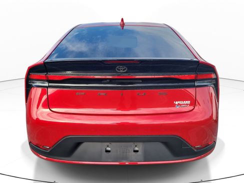 Used 2025 Toyota Prius LE FWD image 6