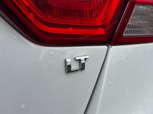 Used 2017 Chevrolet Impala LT FWD image 17