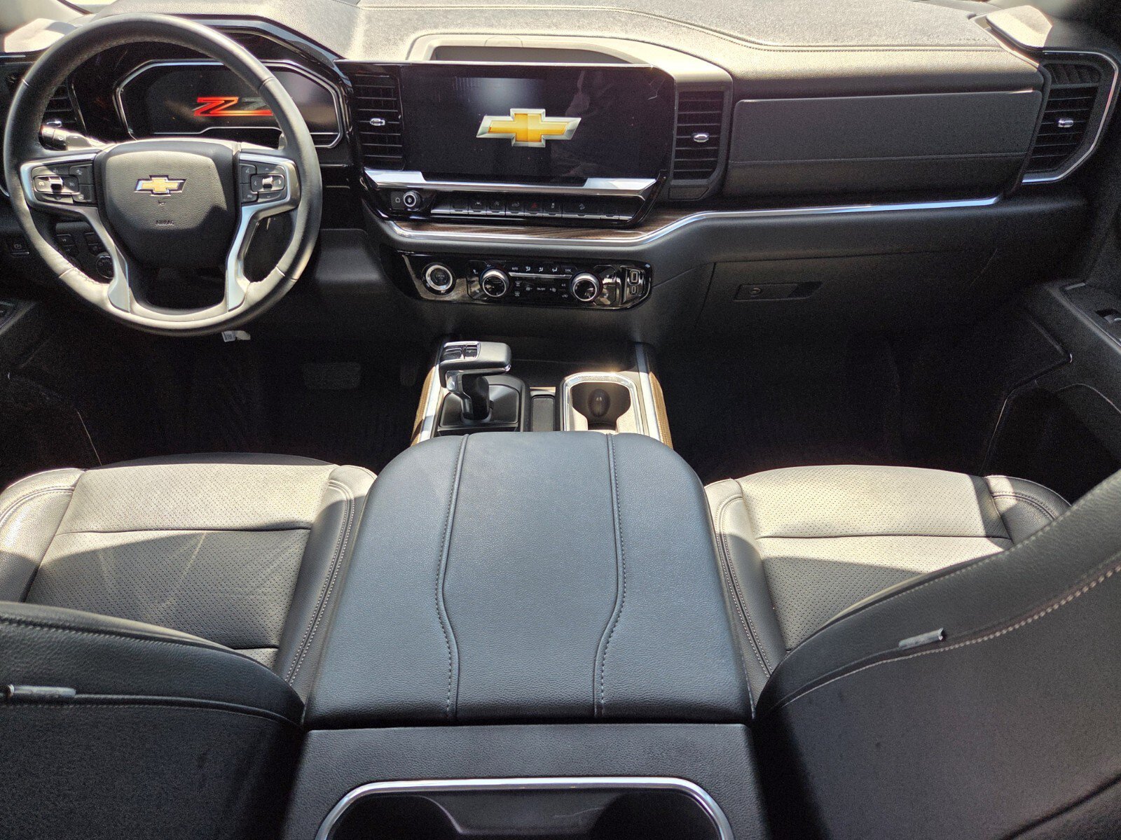 Used 2024 Chevrolet Silverado 1500 LT AWD/4WD image 11