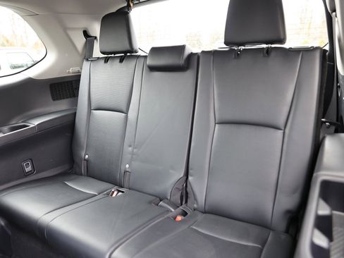 Used 2025 Toyota Grand Highlander AWD image 23