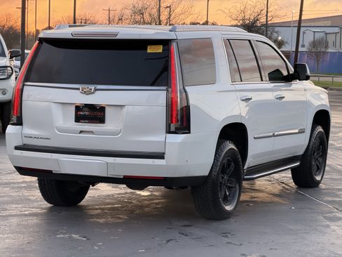 Used 2017 Cadillac Escalade Luxury RWD image 9