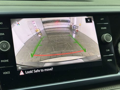 Used 2024 Volkswagen Taos SE image 11