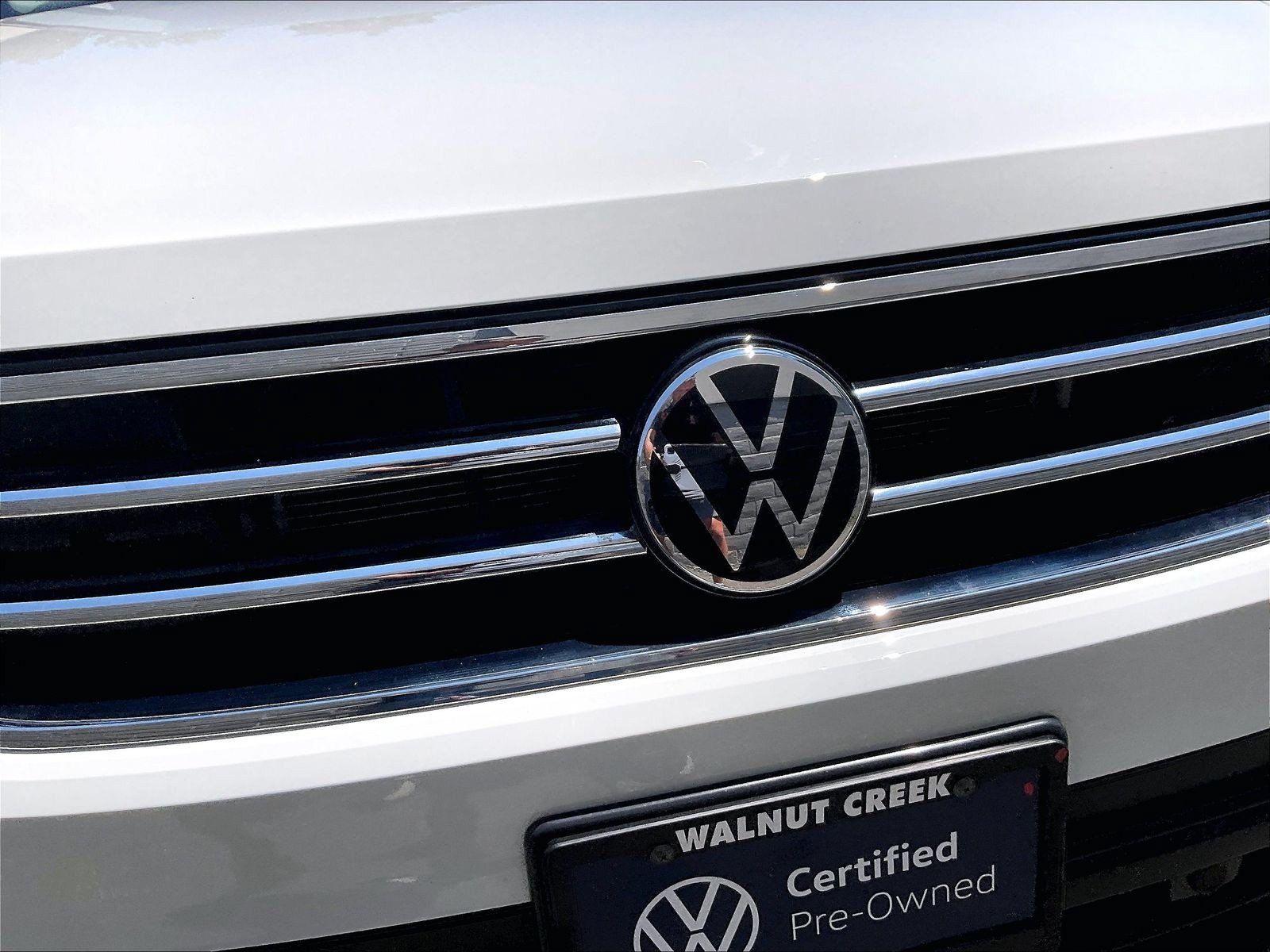 Certified 2022 Volkswagen Tiguan SE w/ Panoramic Sunroof Package AWD/4WD image 30
