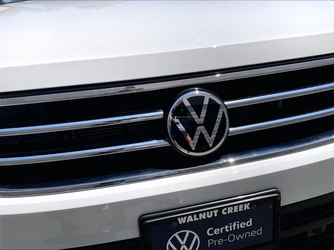 Certified 2022 Volkswagen Tiguan SE w/ Panoramic Sunroof Package AWD/4WD image 30