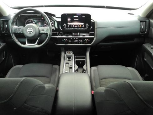 Used 2025 Nissan Pathfinder SV FWD image 3
