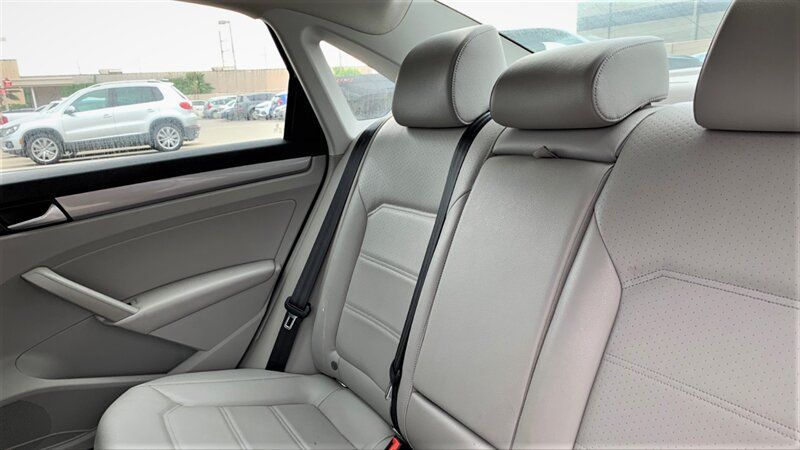Used 2015 Volkswagen Passat 1.8T Limited Edition FWD image 11