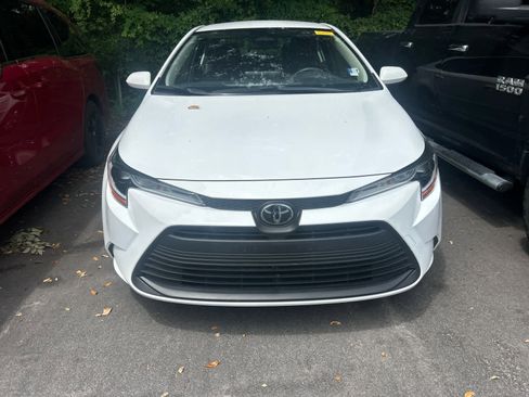 Used 2023 Toyota Corolla LE w/ Carpet Mat Package (TMS) FWD image 2