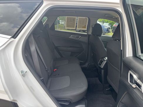 Used 2025 Kia Sportage LX image 24