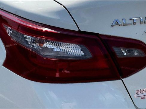 Used 2018 Nissan Altima 2.5 SV image 26