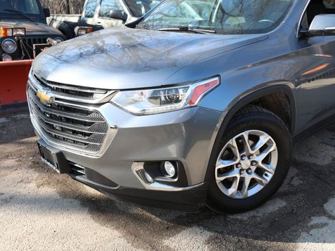 Used 2018 Chevrolet Traverse LT image 2