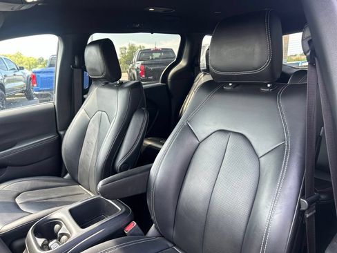Used 2025 Chrysler Pacifica Select FWD image 14