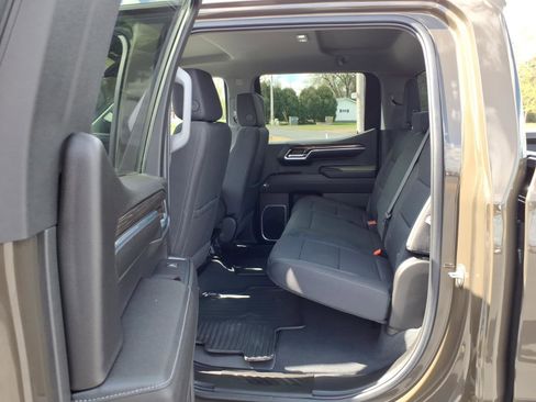 Used 2023 Chevrolet Silverado 1500 LT AWD/4WD image 11