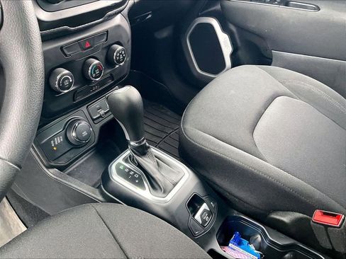 Used 2019 Jeep Renegade Sport image 19