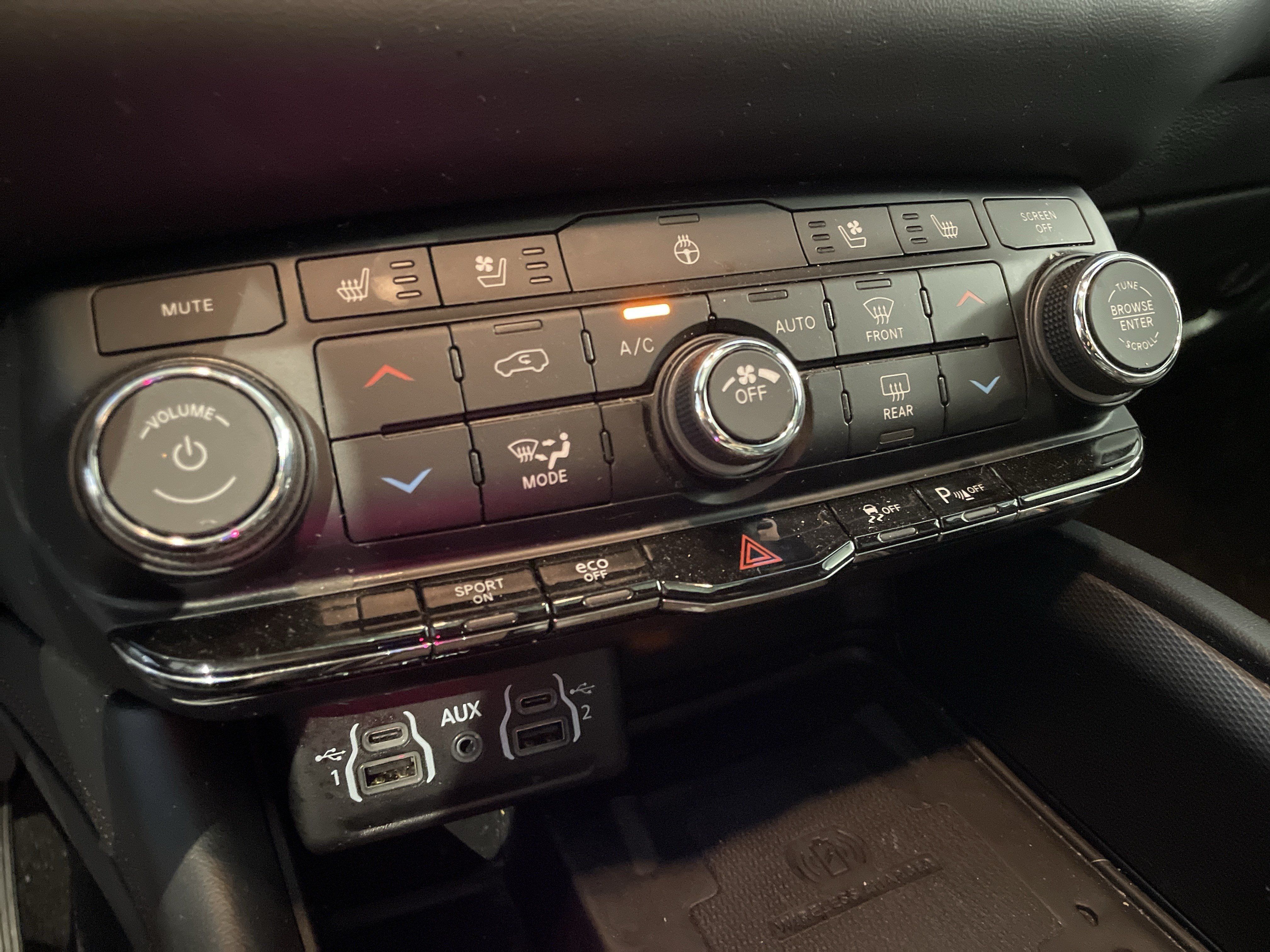 Used 2022 Dodge Durango R/T w/ Blacktop Package AWD/4WD image 27