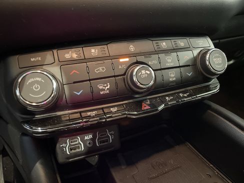 Used 2022 Dodge Durango R/T w/ Blacktop Package AWD/4WD image 27