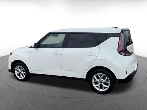 Used 2025 Kia Soul LX w/ LX Technology Package FWD image 10
