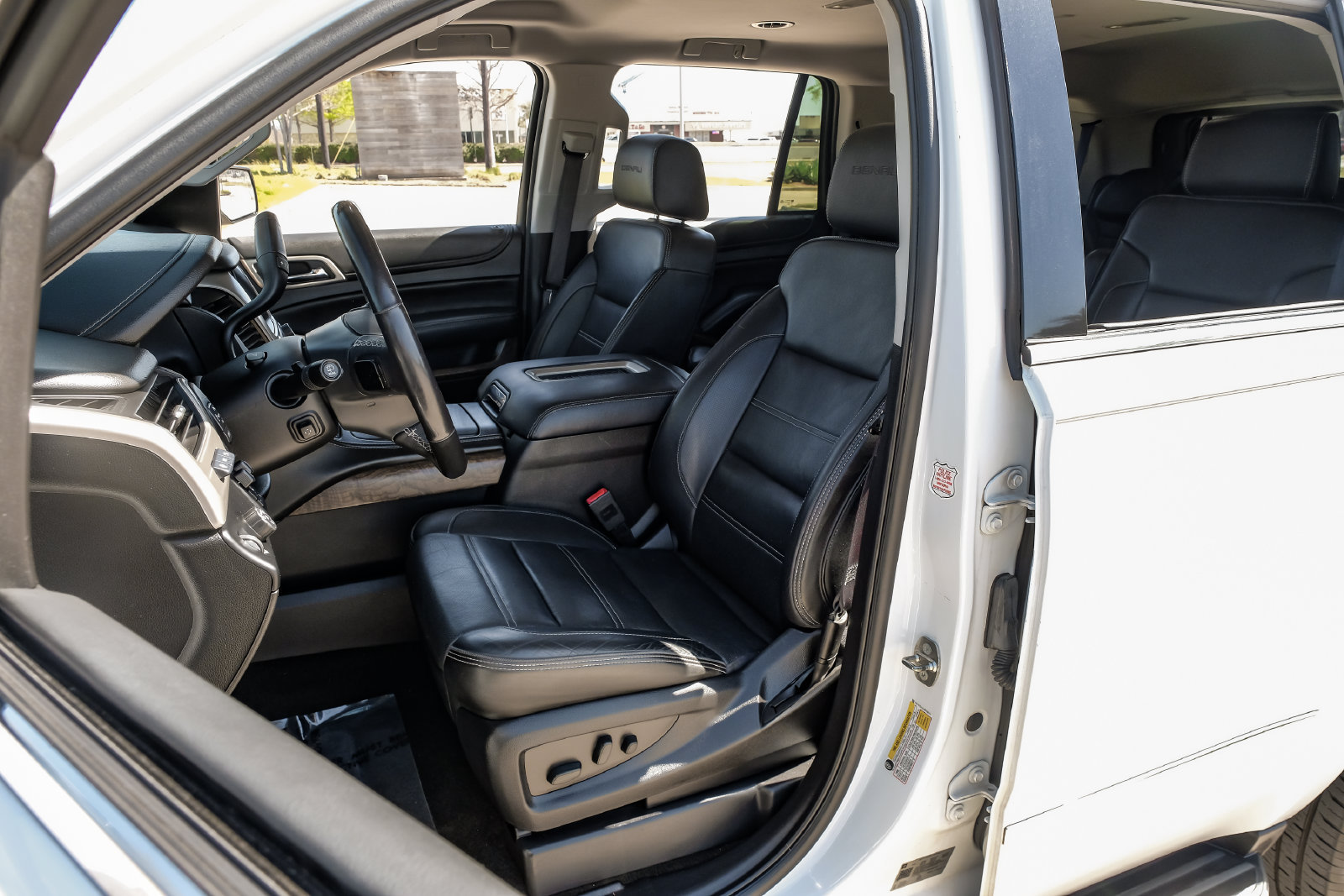 Used 2018 GMC Yukon Denali RWD image 35
