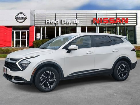 Used 2024 Kia Sportage LX image 4