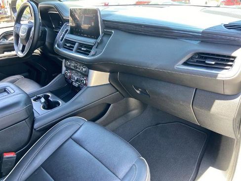 New 2023 GMC Yukon SLT w/ SLT Luxury Package AWD/4WD image 25