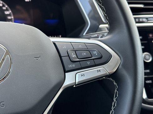 Used 2024 Volkswagen Tiguan SE image 15